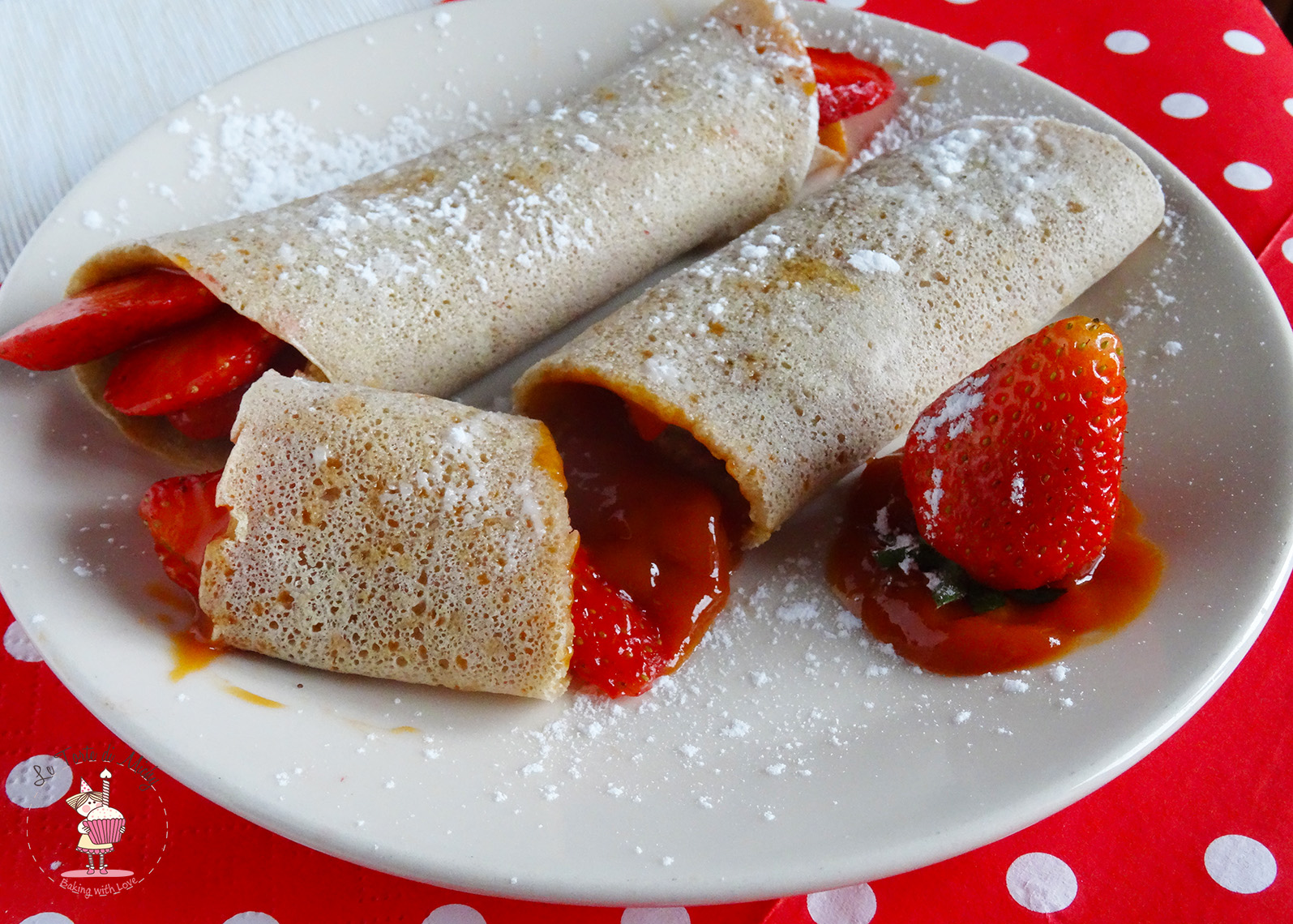 Crepes light con farina di quinoa, confettura di rosa canina e fragole