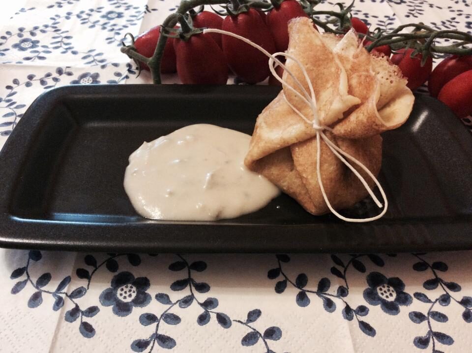 Crepes ripiene con salsa al gorgonzola