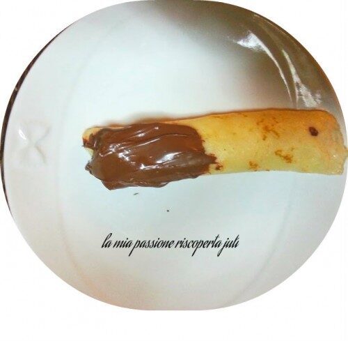 Crepes ripiene, nutella uova, farina, latte e burro, le crepes.