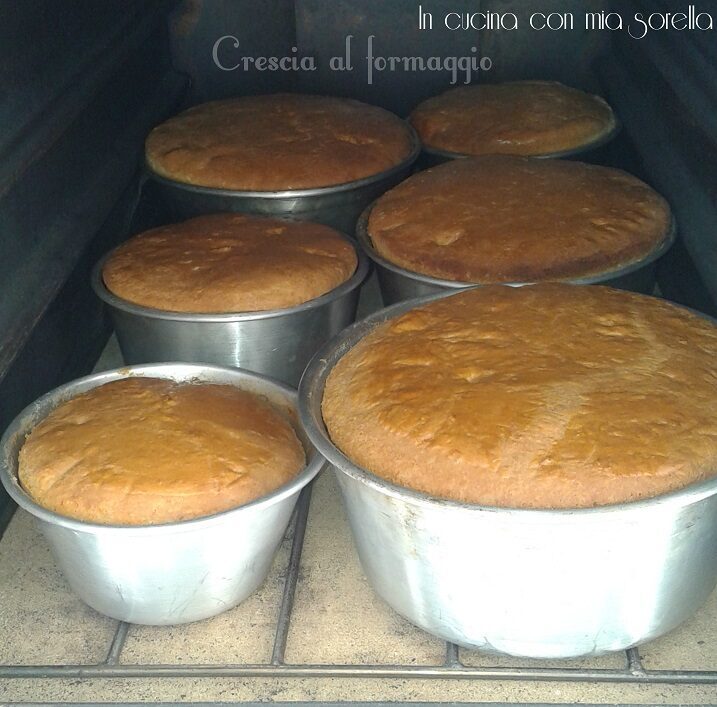 Crescia al formaggio