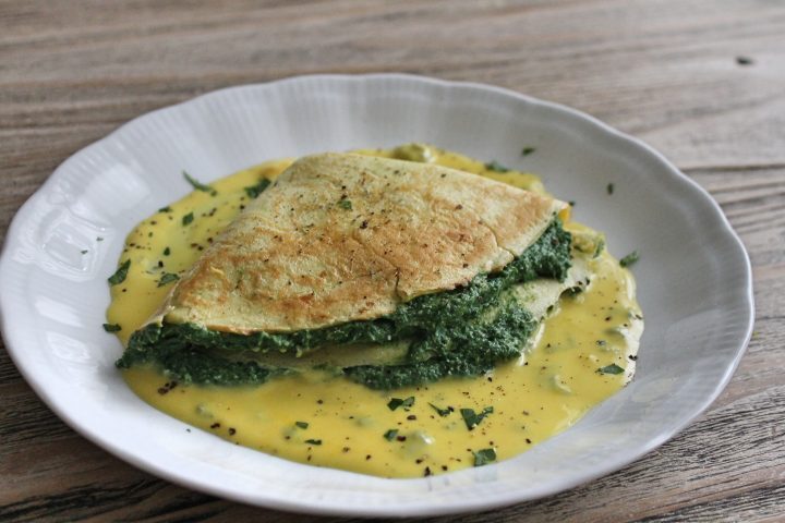Crespelle agli spinaci e ricotta su crema di gorgonzola e zafferano