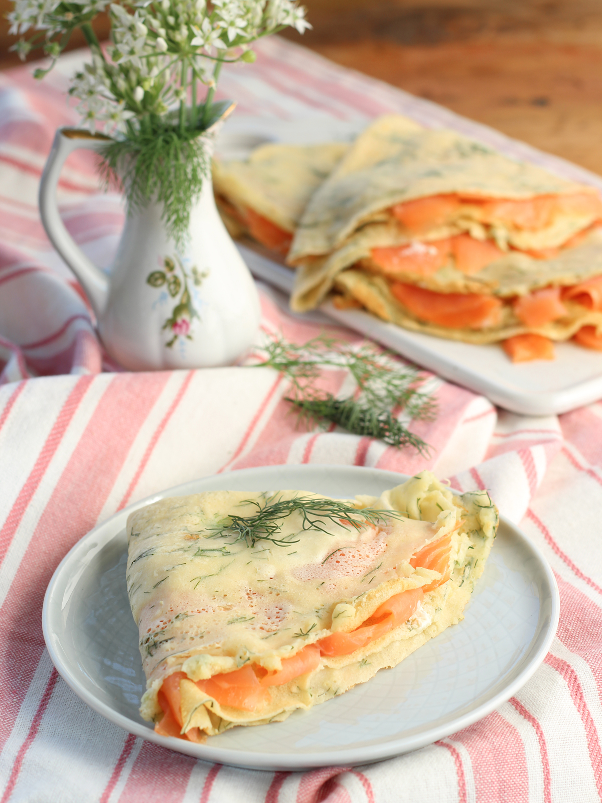 Crespelle all’aneto con salmone affumicato e robiola