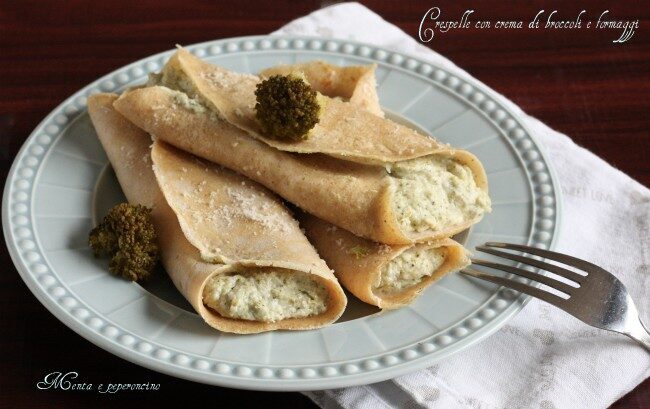 Crespelle con crema di broccoli e formaggi
