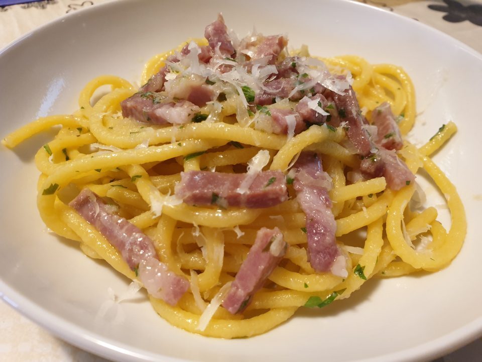 Crioli al prosciutto crudo detti alla “Campuasciana” (ricetta del suocero)