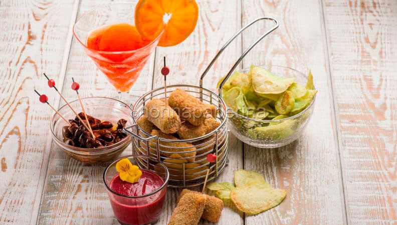 Crocchette con salsa speziata di barbabietola: lunga vita all’aperitivo!