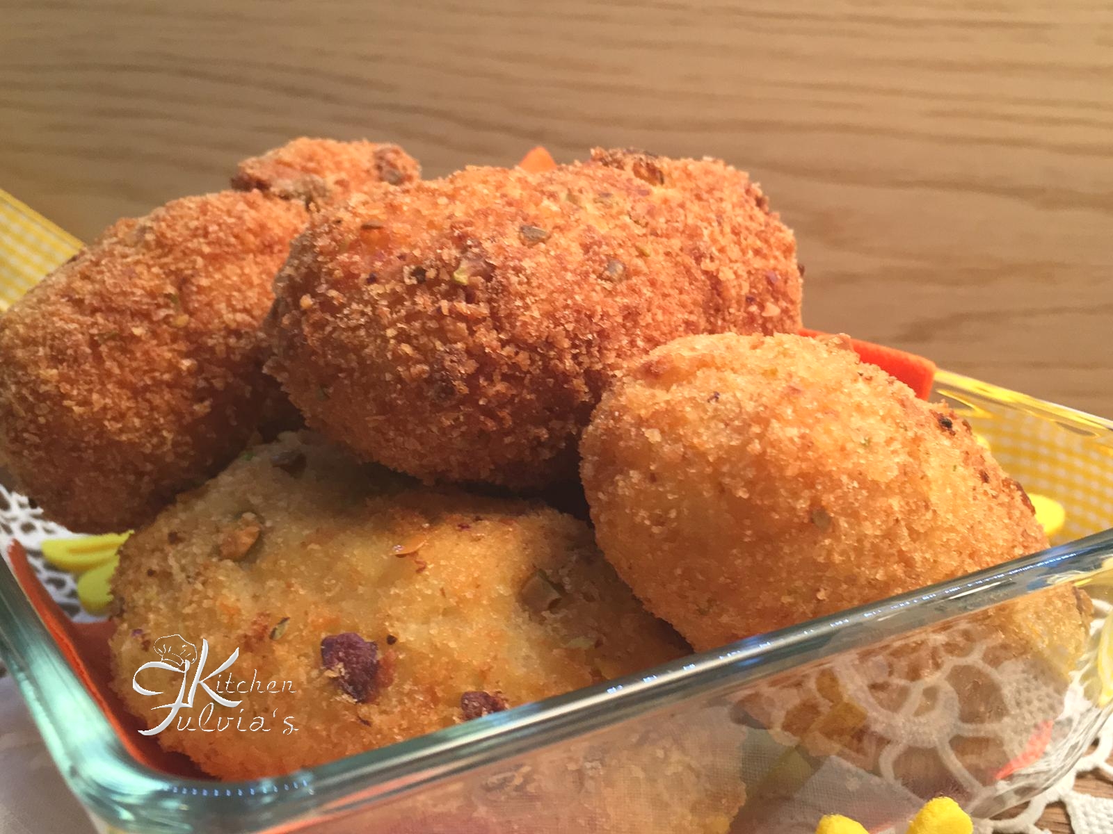 Crocchette di patate ripiene di piselli e mozzarella