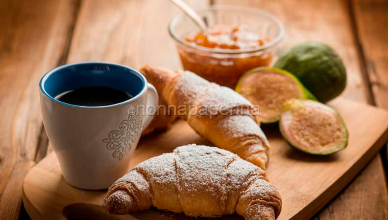 Croissant classico senza glutine per una dolce colazione