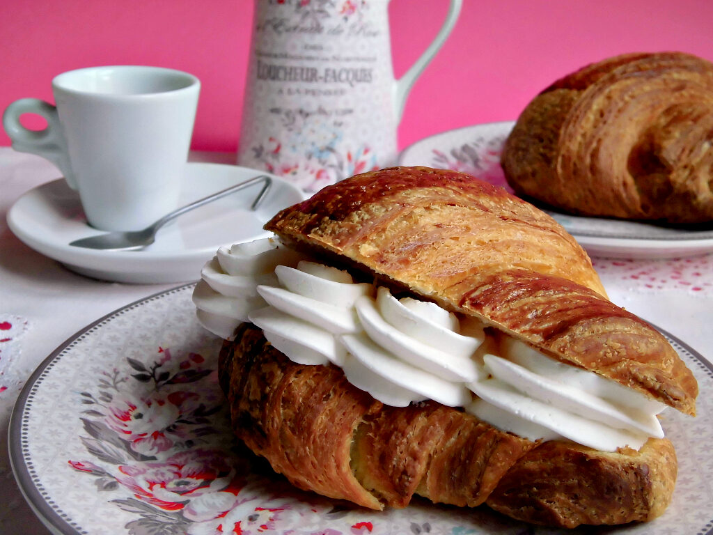Croissant sfogliati con lievito madre o con lievito di birra