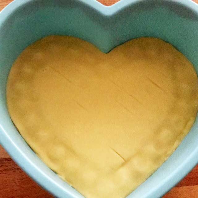 Crostata a cuore con chantilly italiana
