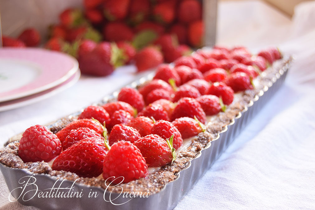 Crostata ai frutti rossi e chantilly agli agrumi