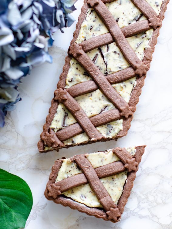 Crostata al cacao con ricotta e gocce di cioccolato