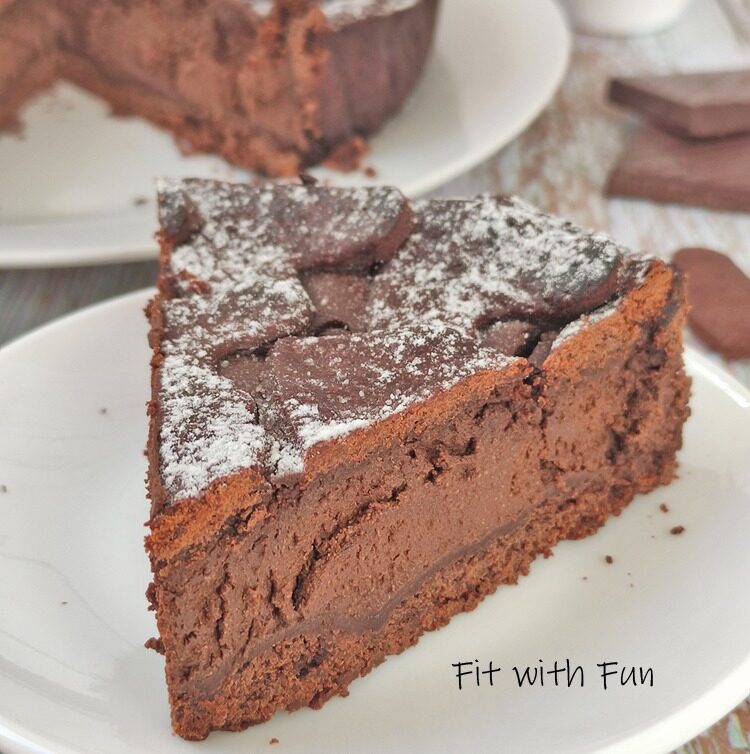 Crostata al cacao ripiena di ricotta e cioccolato fondente