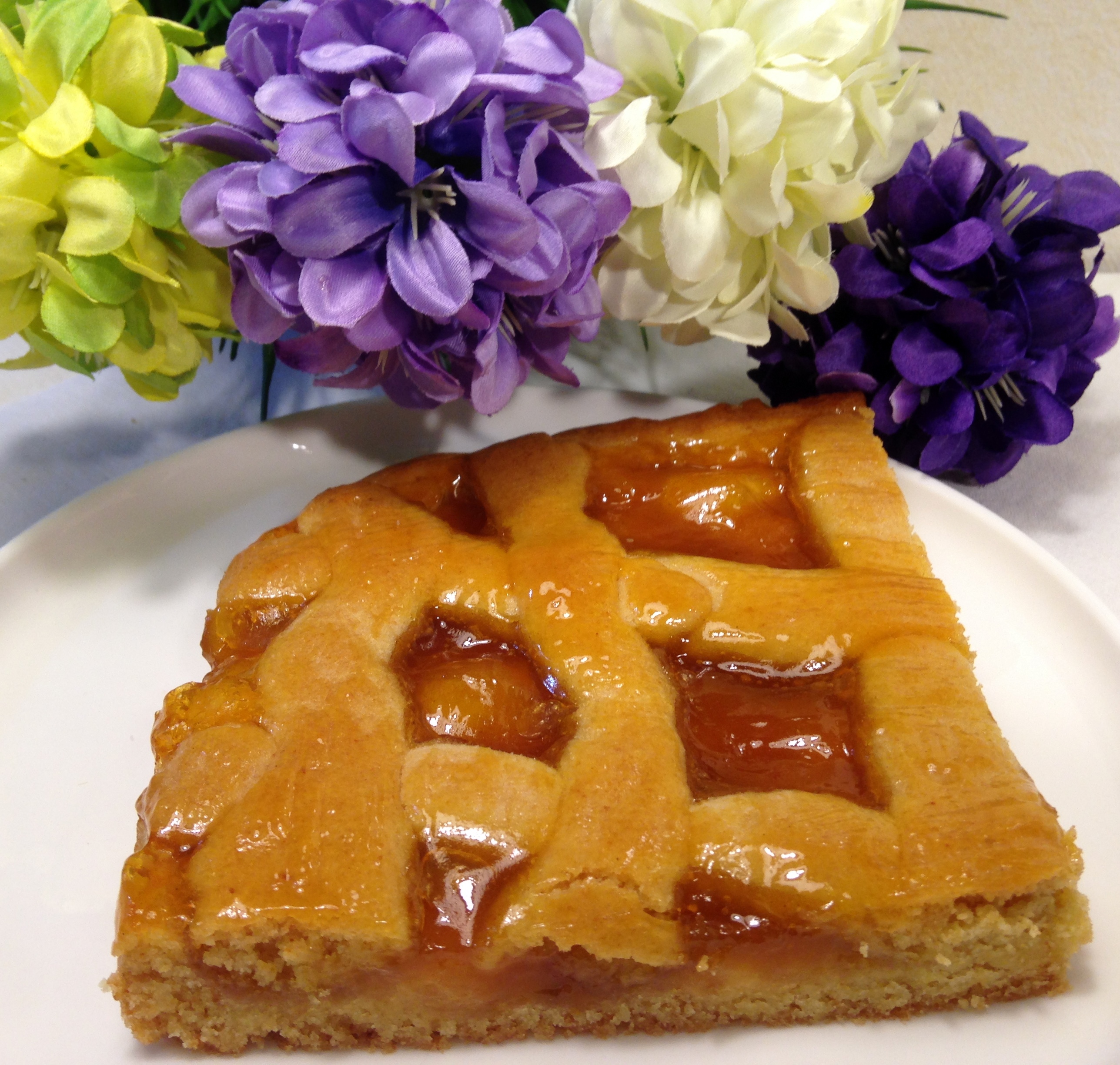 Crostata al miele con confettura di albicocche