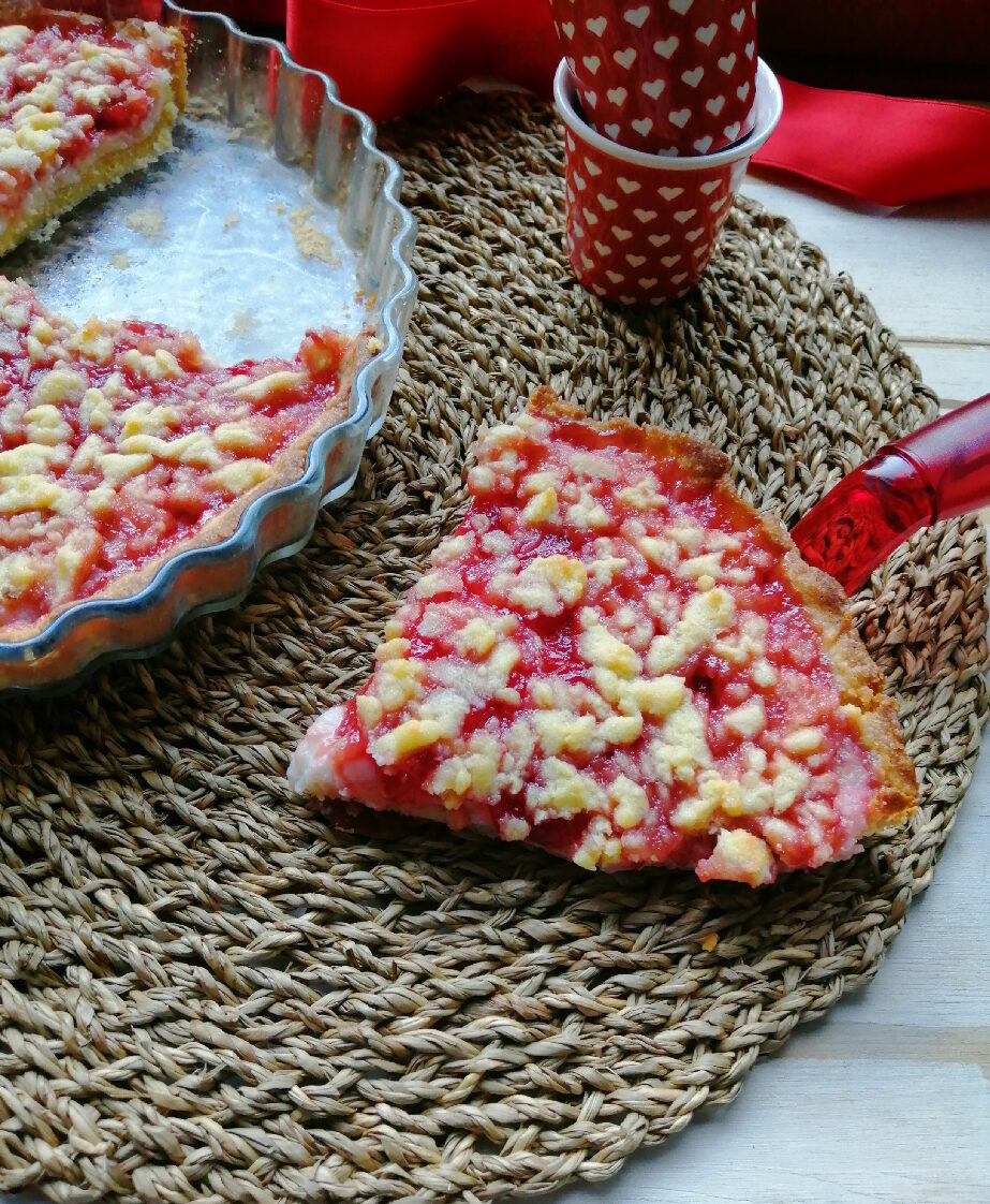 Crostata alla crema di ricotta e composta di fragole