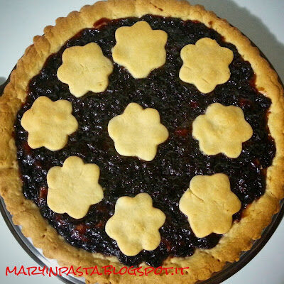 Crostata alla marmellata di visciole con frolla di riso