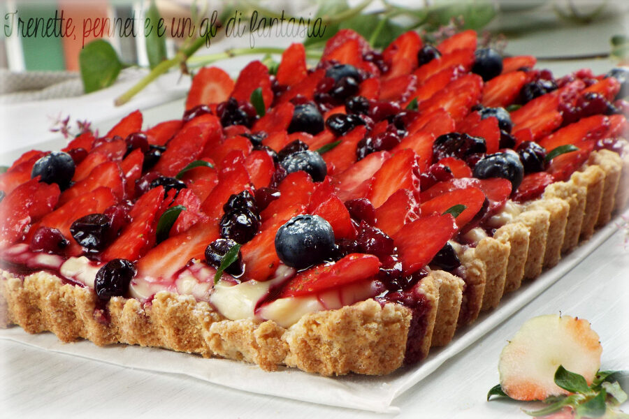 Crostata alle fragole con crema di mandorle