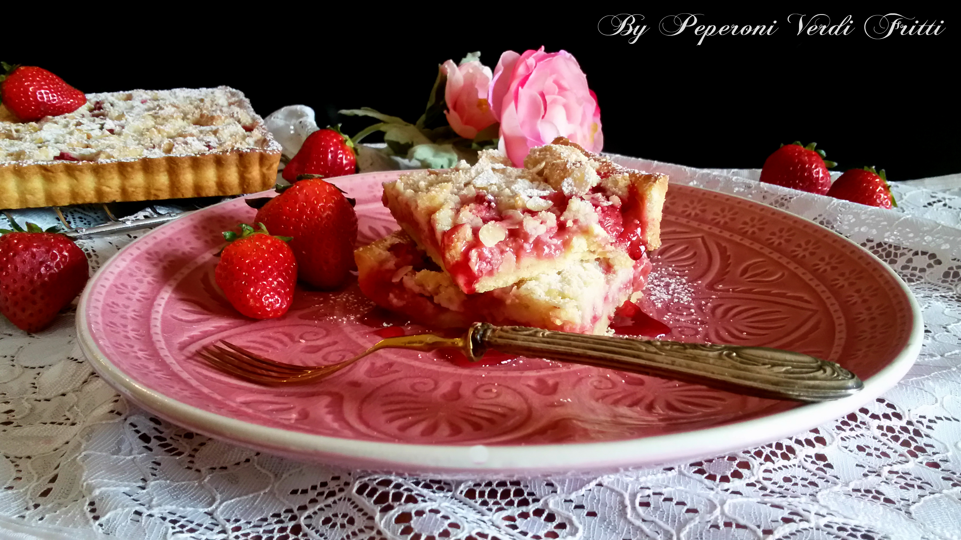 Crostata alle fragole con crumble di mandorle