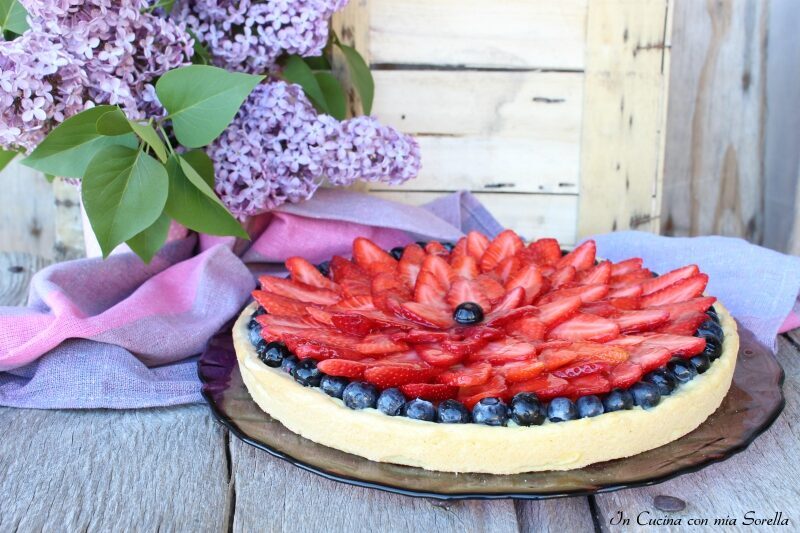 Crostata alle fragole e mirtilli