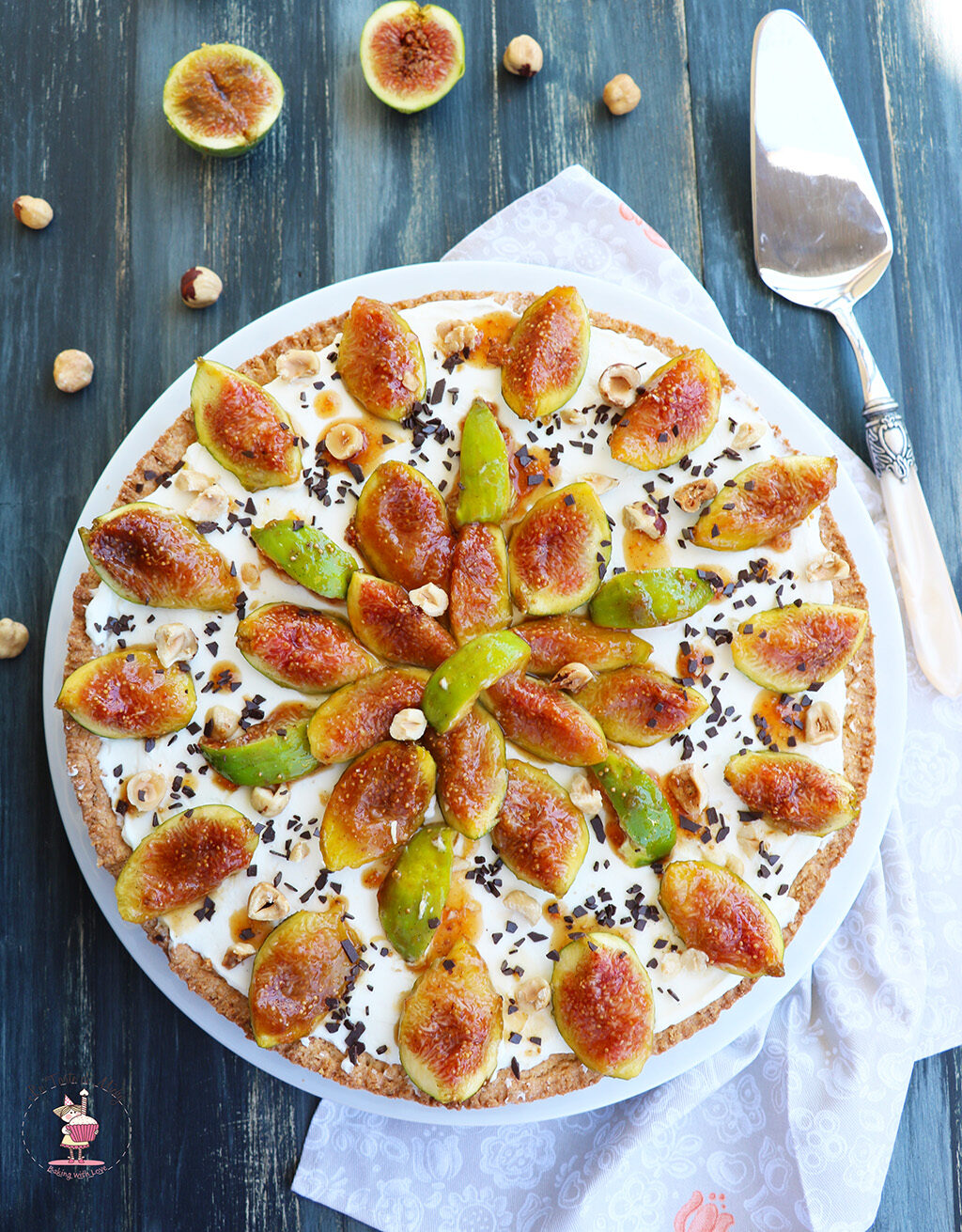 Crostata alle nocciole con crema di mascarpone e fichi