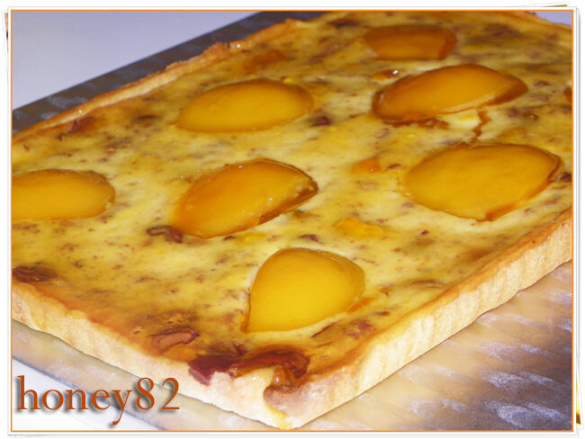Crostata cioccoamaretti e pesche sciroppate