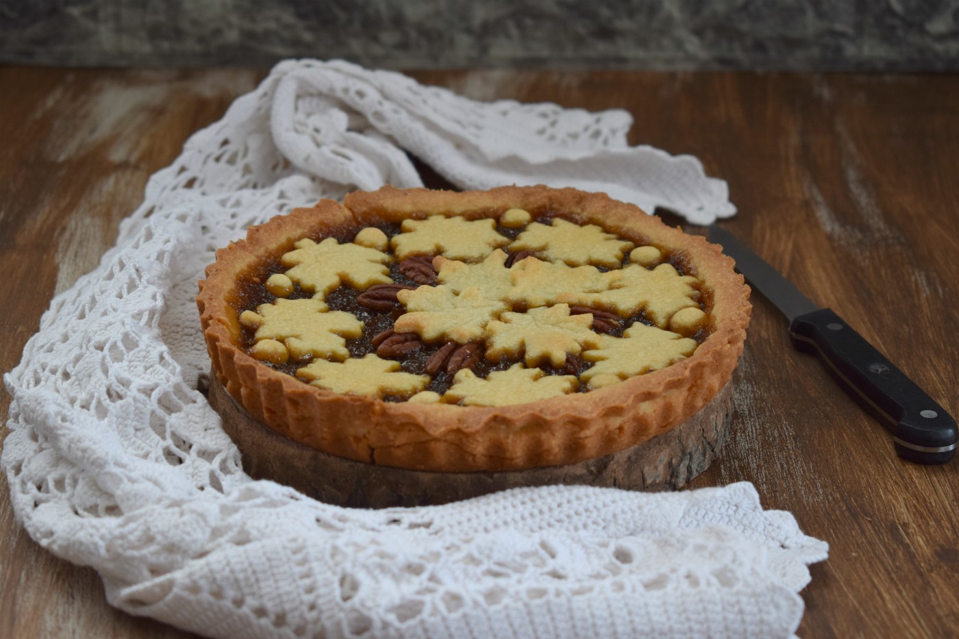Crostata con confettura di arance e noci pecan