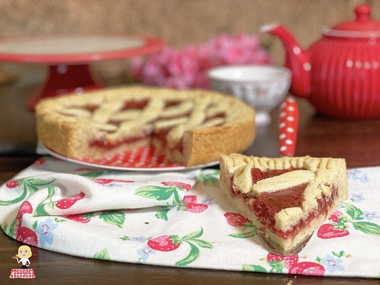 Crostata con confettura di fragole