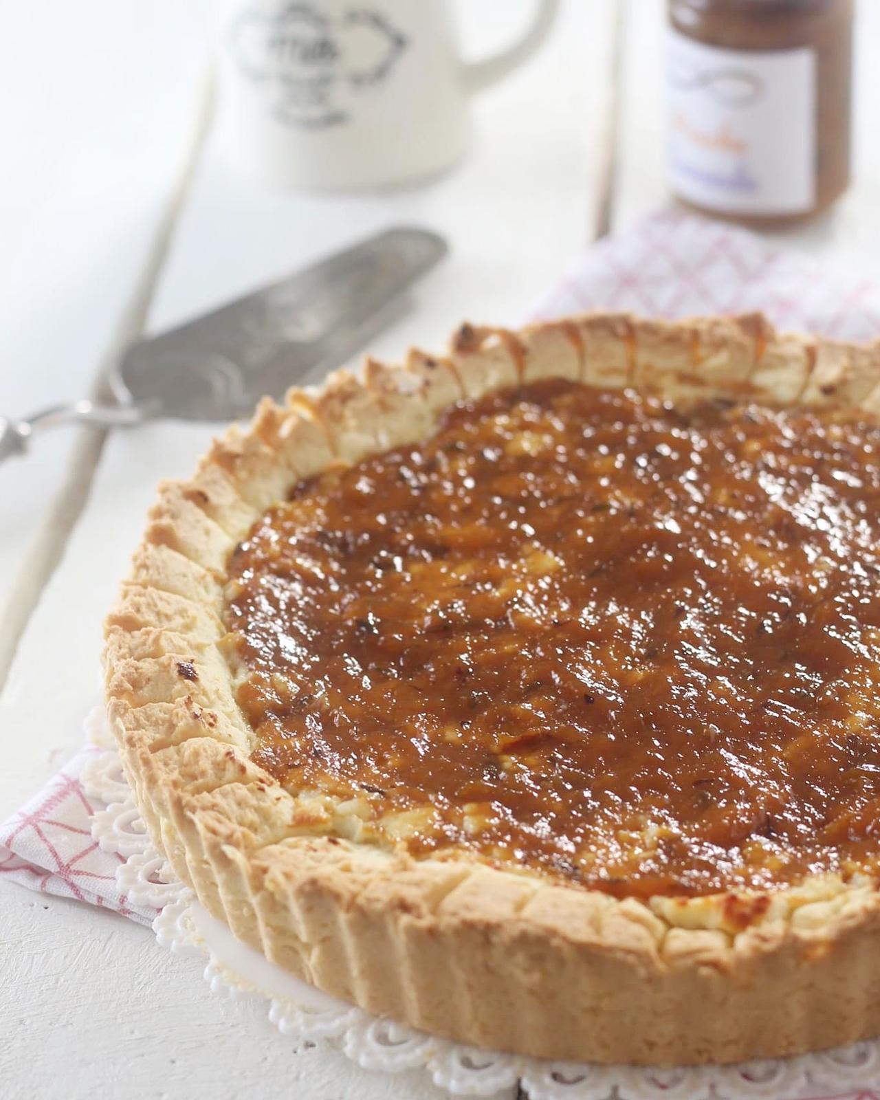 Crostata con confettura di pesche e ricotta
