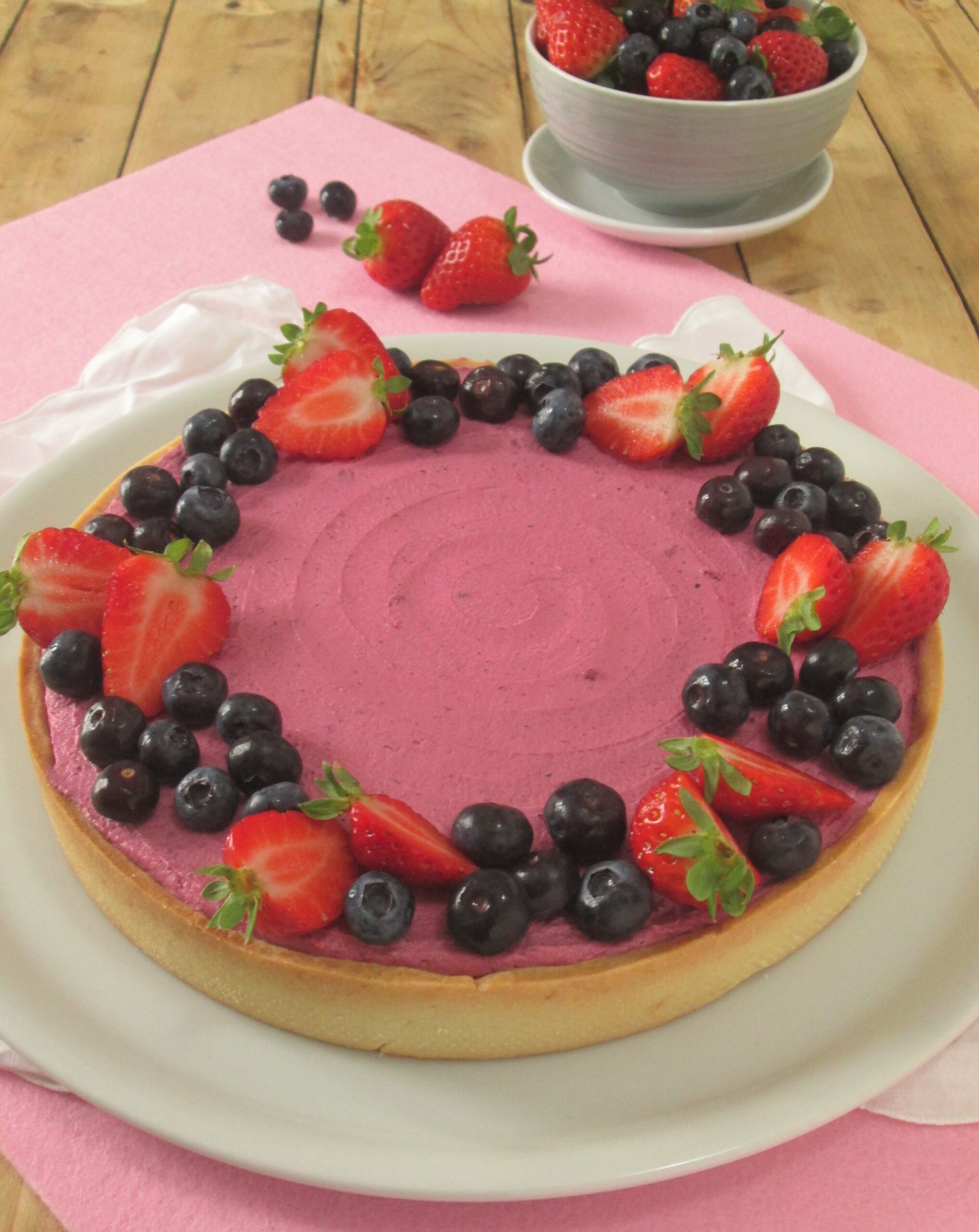Crostata con crema ai frutti di bosco