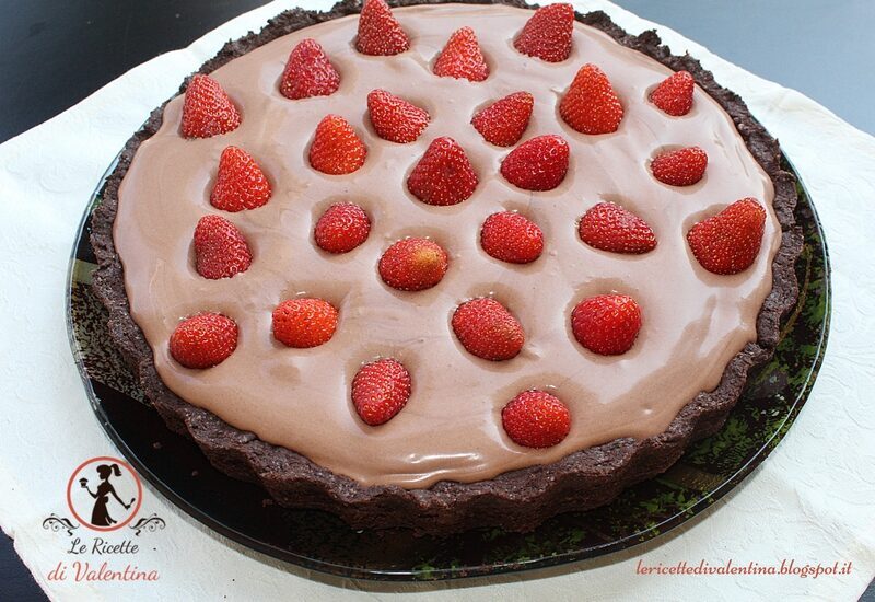 Crostata con crema al cacao e fragole