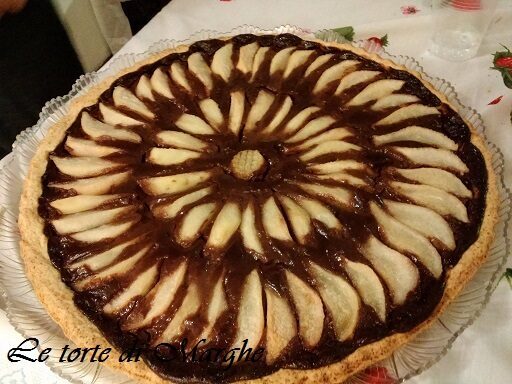 Crostata con crema al cioccolato e pere.