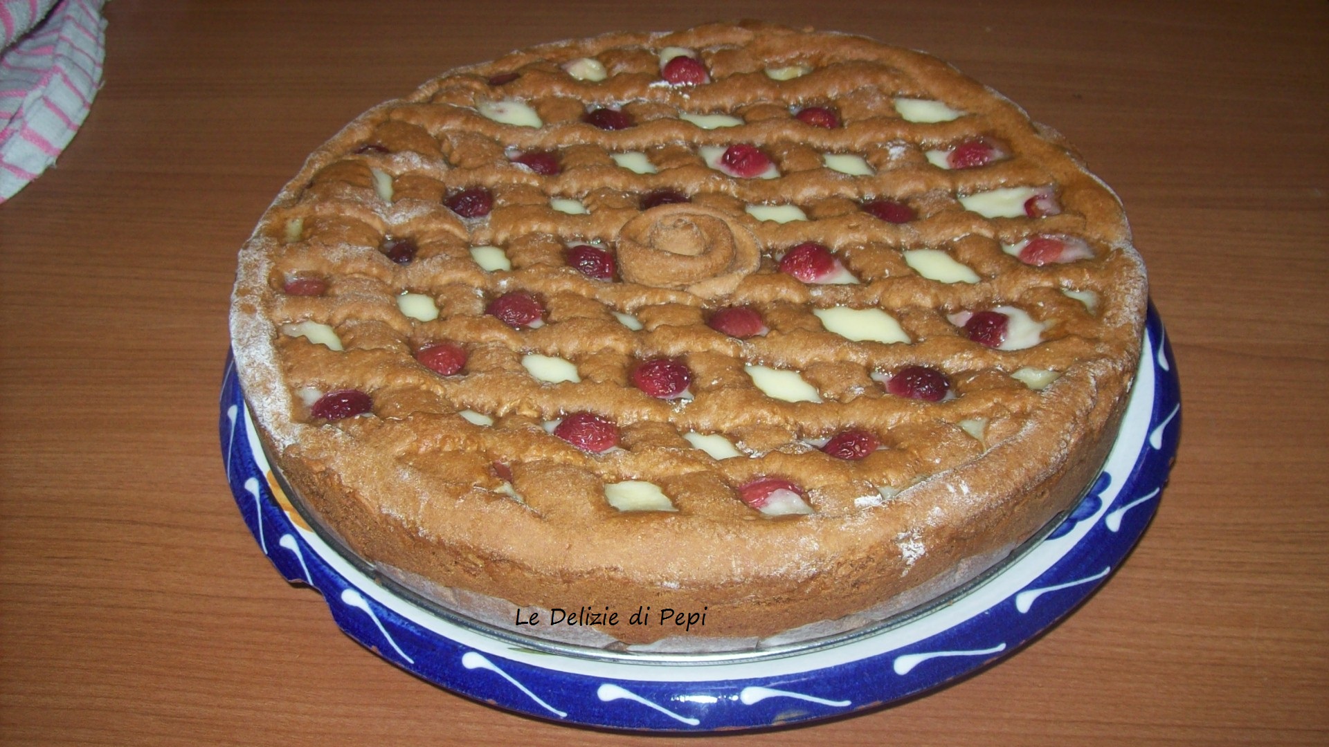 Crostata con crema al mascarpone e ciliegie