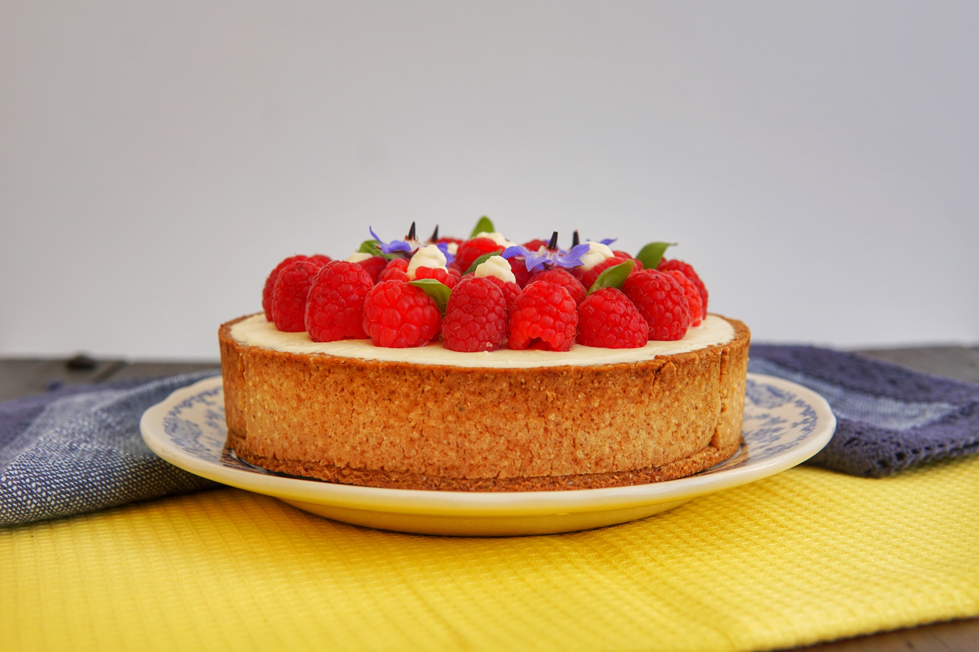 Crostata con crema al mascarpone e lamponi
