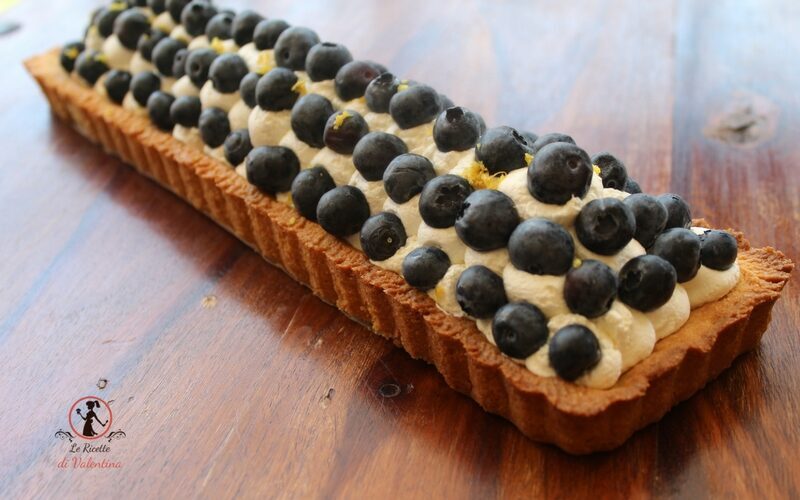 Crostata con crema al mascarpone e mirtilli al profumo di limone