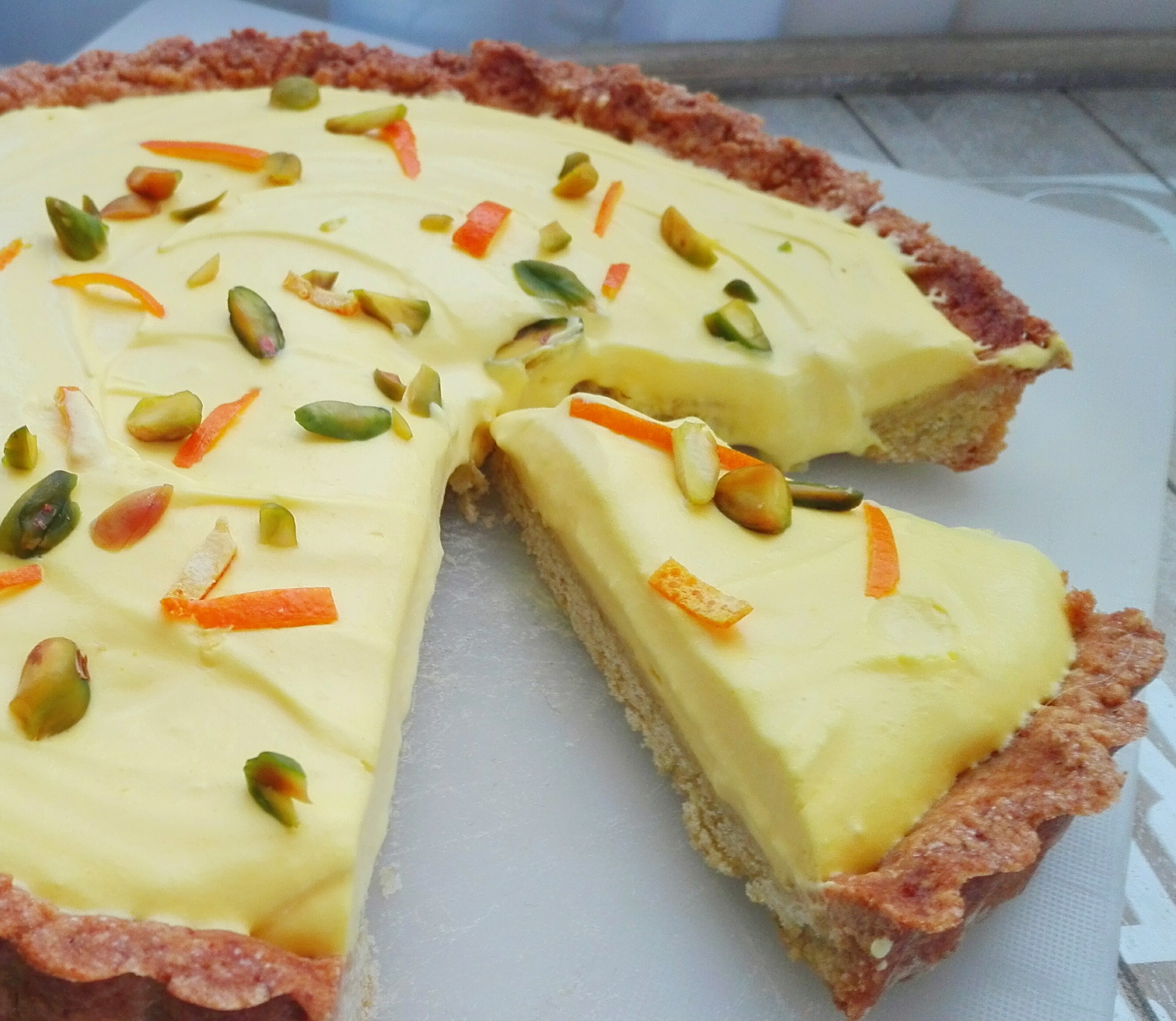 Crostata con crema chantilly allo zafferano