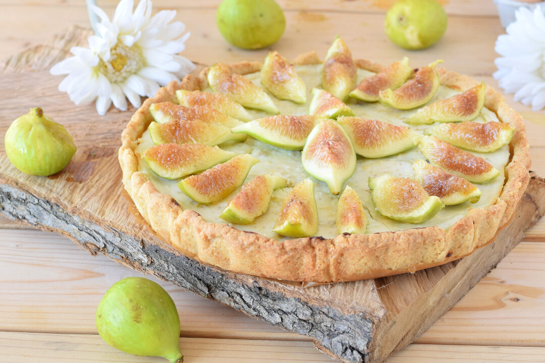 Crostata con crema di ricotta e fichi