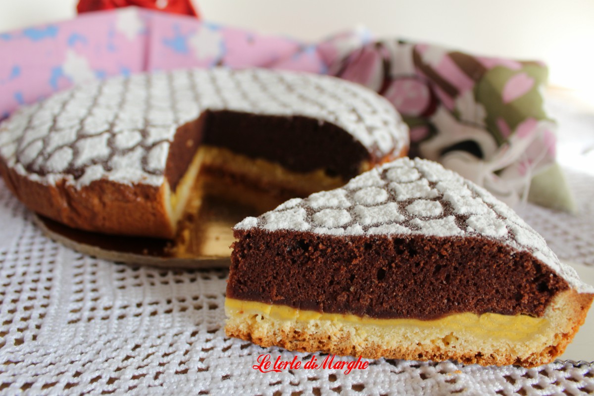 Crostata con crema e pan di spagna al cacao
