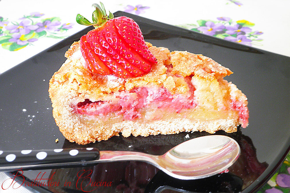 Crostata con crema frangipane e fragole