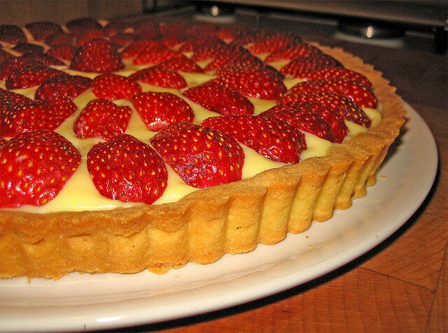 Crostata con crema pasticcera e fragole