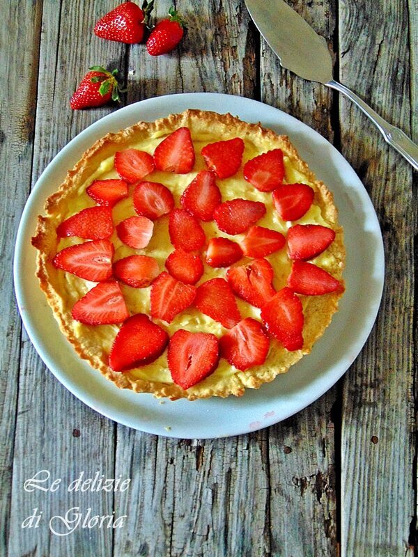 Crostata con crema pasticcera e fragole
