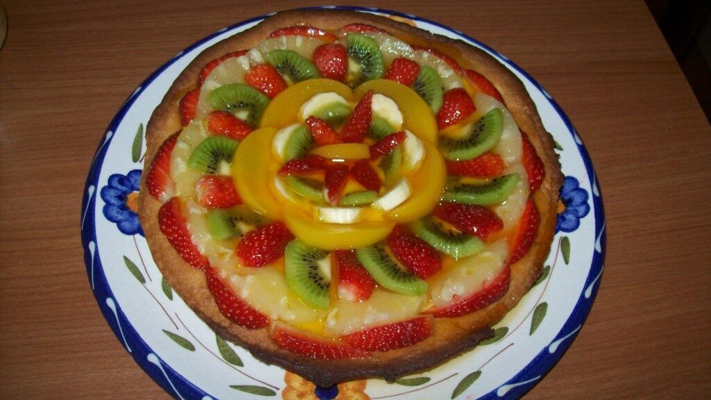 Crostata con crema pasticcera e frutta fresca
