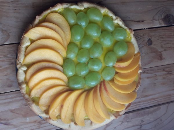 Crostata con crema pasticcera e frutta fresca