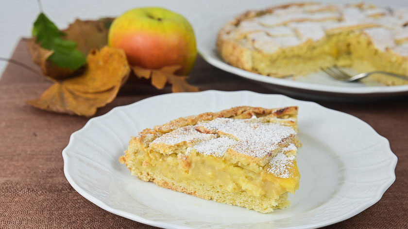 Crostata con crema pasticcera e mela