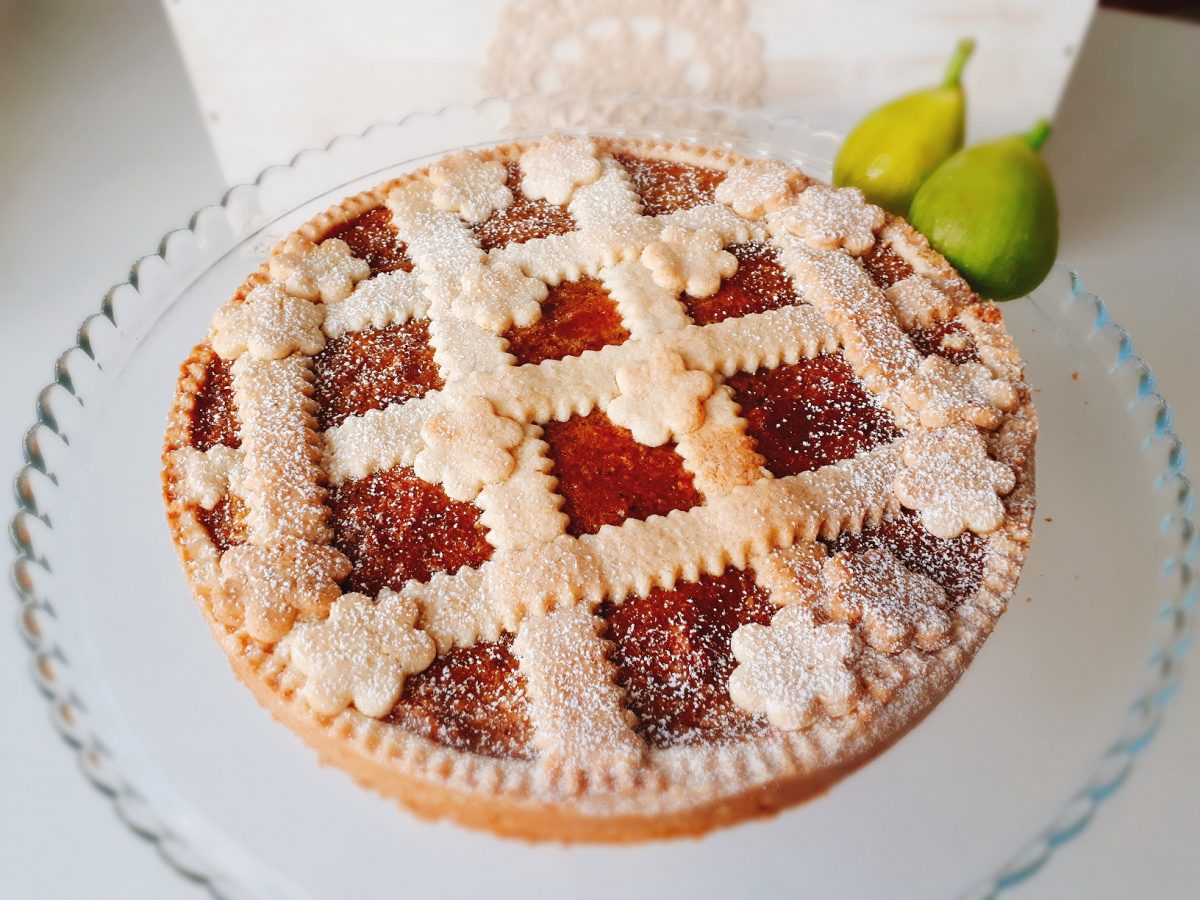 Crostata con fichi e nocciole
