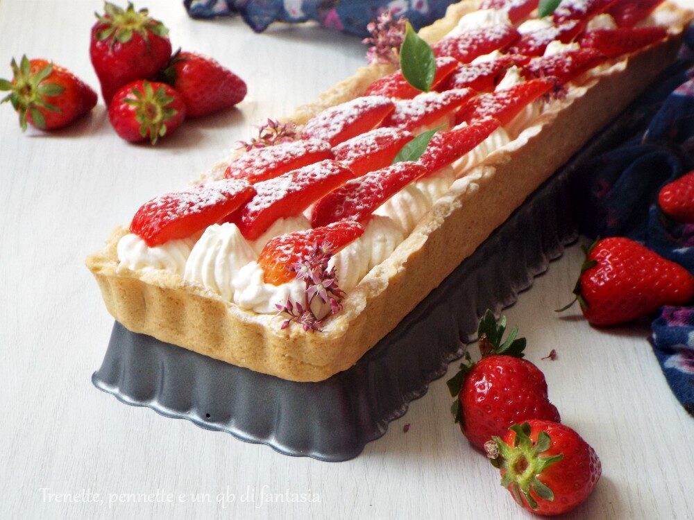 Crostata con fragole e crema al latte