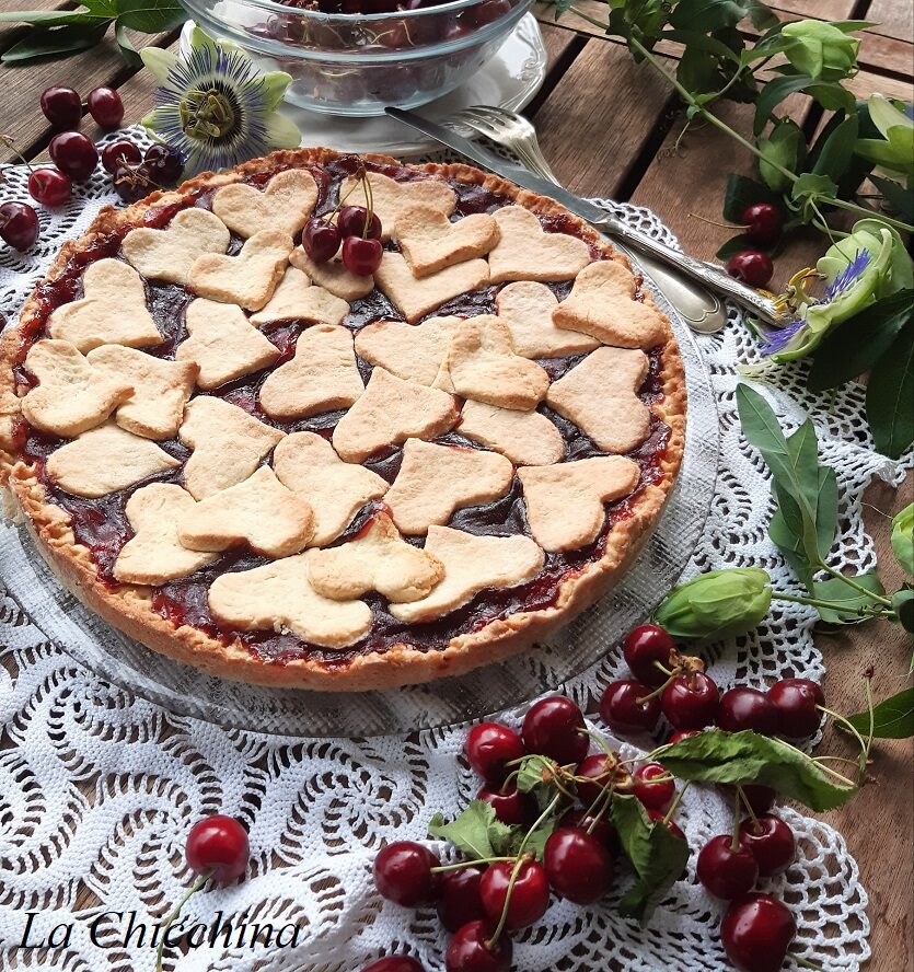 Crostata con frolla alle mandorle e confettura di ciliegie