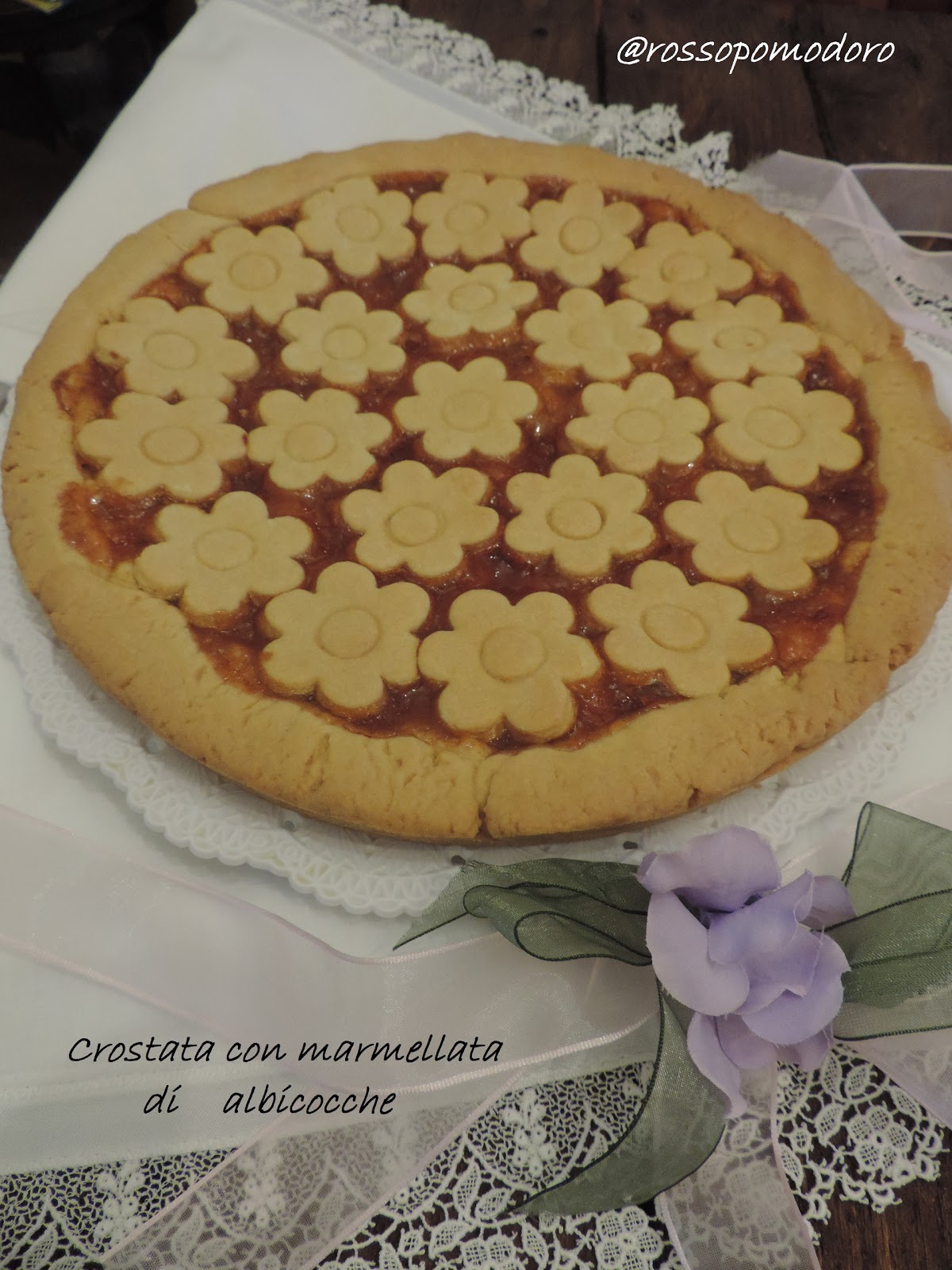 Crostata con marmellata di albicocche