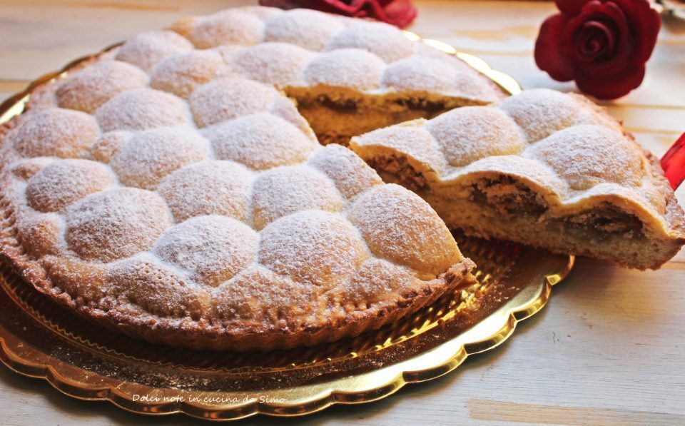 Crostata con marmellata di pere e amaretti