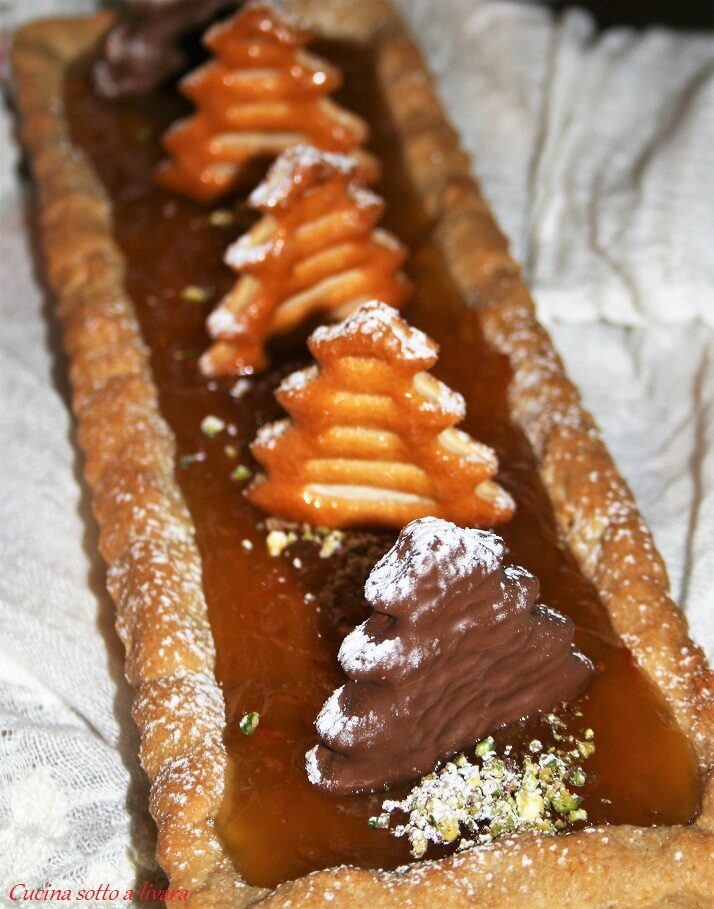 Crostata con nocciole nell’impasto  e marmellata di arance