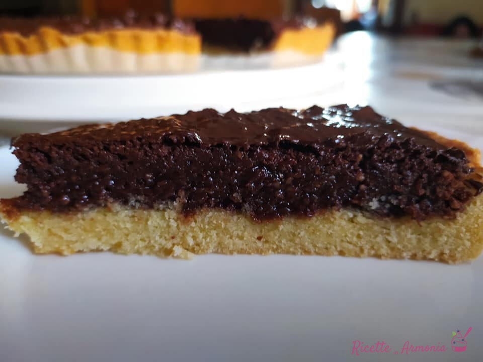 Crostata con ripieno di mandorle e cioccolato