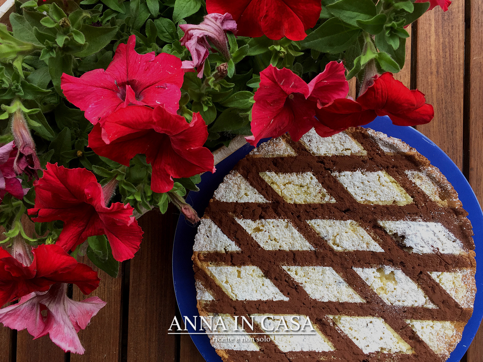 Crostata con riso e gocce di cioccolato